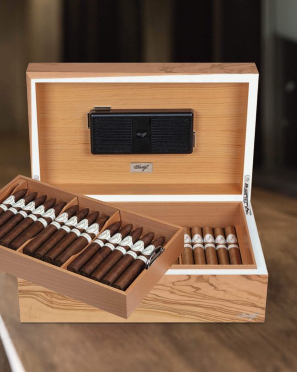 Davidoff Air de Famille Series I Olive Wood Humidor Ambassador (70 - 80 Cigars) Davidoff Air de Famille Series I Olive Wood Humidor Ambassador (70 - 80 Cigars)